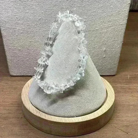 Glass Clear Chip Stretch Bracelet - Picture 1 of 4